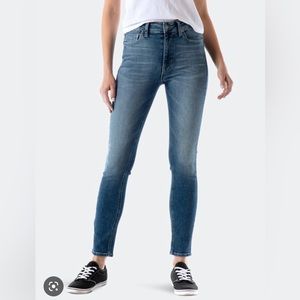 Modern American soho ankle jeans size 29